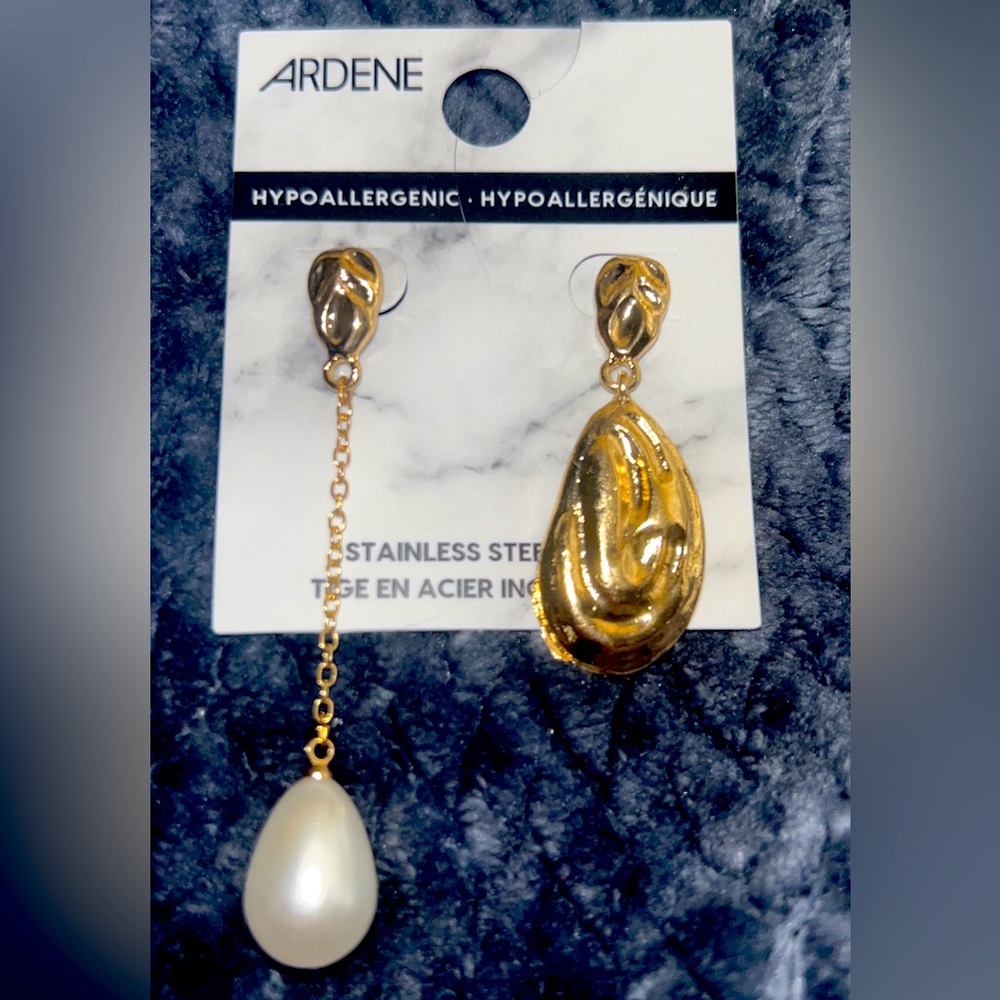 Arden’s Oyster and pearl old earrings